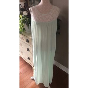 Vintage Night Gown Size Large L/42 Nylon Silky Nightie Pale Green W/Lace
